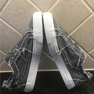 EUC Women’s Blowfish Malibu